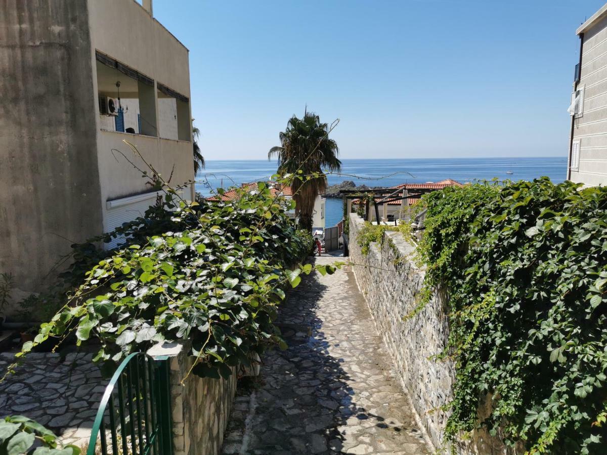 Apartments Rales Sveti Stefan Εξωτερικό φωτογραφία